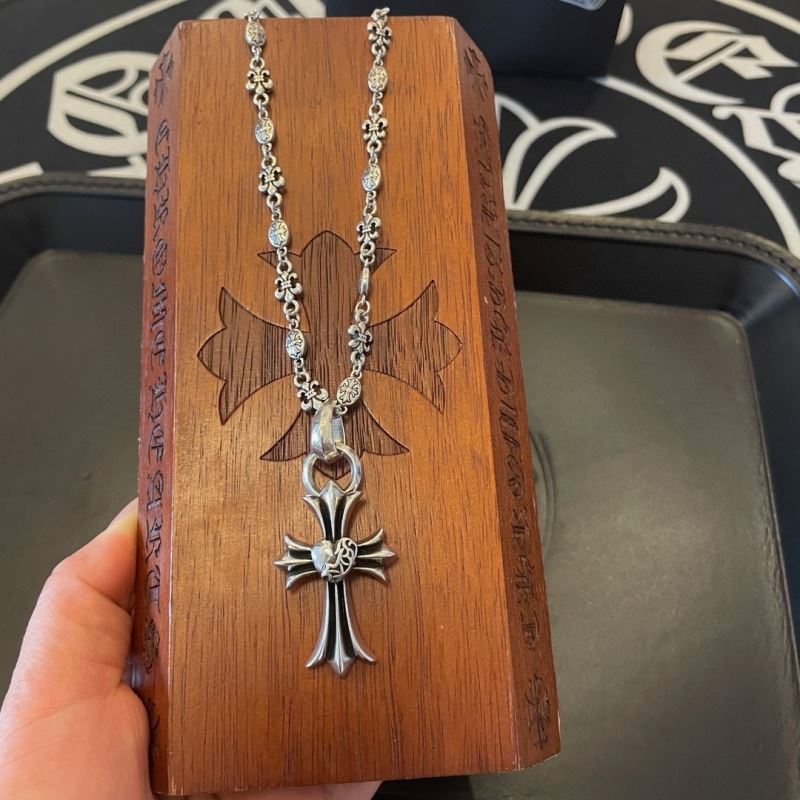 Ch*0me He**ts necklaces